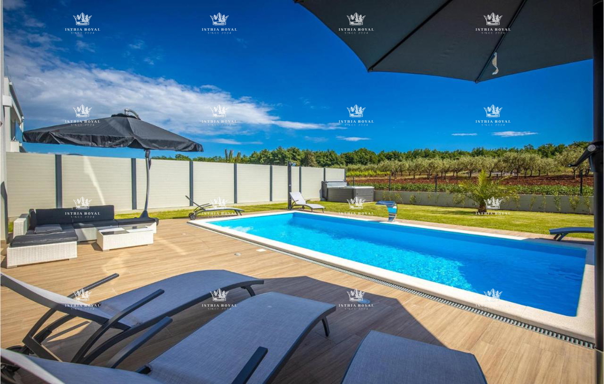 Istria, Poreč, vendita di una lussuosa villa vicino al mare, affitto turistico, investimento.