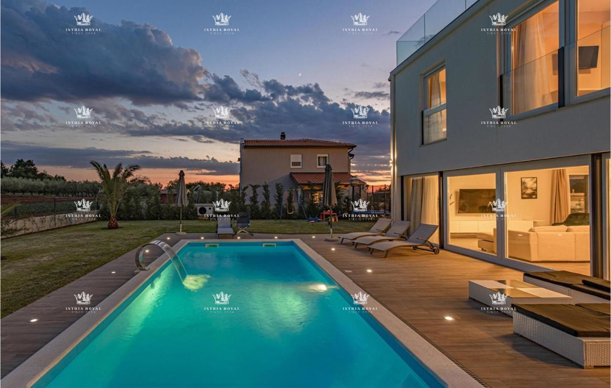 Istria, Poreč, vendita di una lussuosa villa vicino al mare, affitto turistico, investimento.