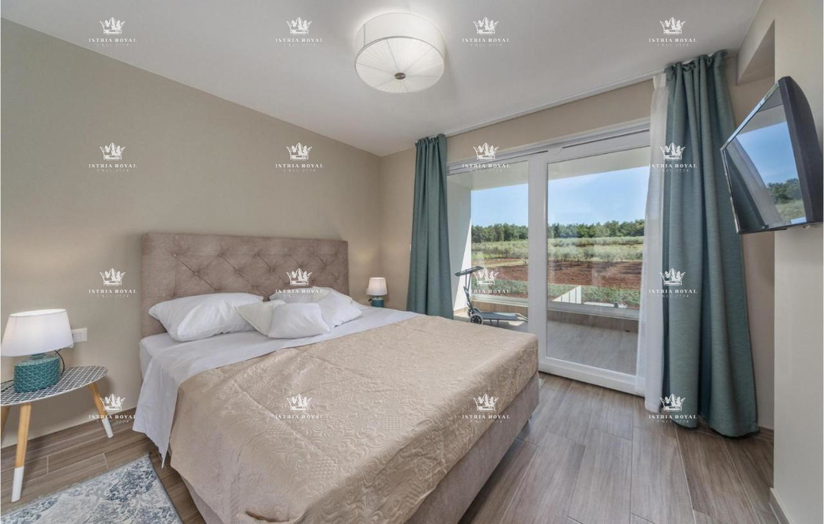 Istria, Poreč, vendita di una lussuosa villa vicino al mare, affitto turistico, investimento.