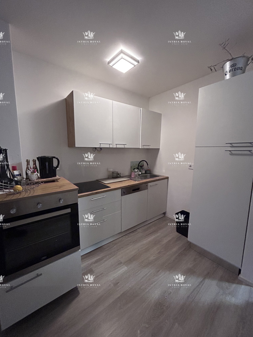 Istria, Brtonigla, vendita di un ampio appartamento arredato di 80 m2, balcone, 2 camere da letto + soggiorno con angolo cottura, occasione