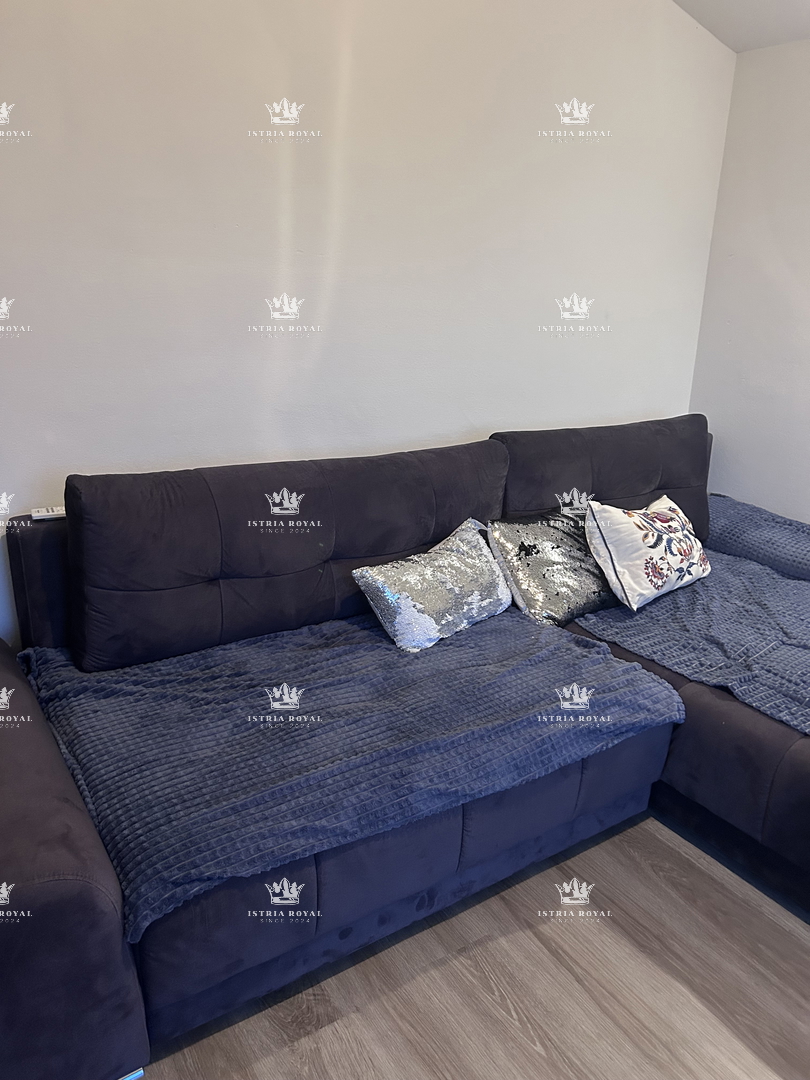 Istria, Brtonigla, vendita di un ampio appartamento arredato di 80 m2, balcone, 2 camere da letto + soggiorno con angolo cottura, occasione