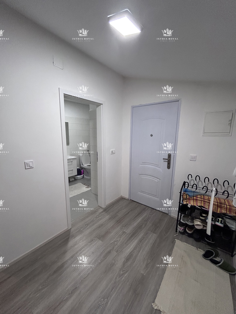 Istria, Brtonigla, vendita di un ampio appartamento arredato di 80 m2, balcone, 2 camere da letto + soggiorno con angolo cottura, occasione