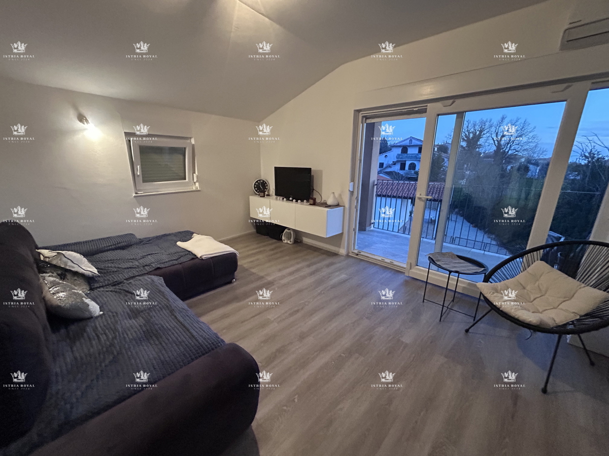 Istria, Brtonigla, vendita di un ampio appartamento arredato di 80 m2, balcone, 2 camere da letto + soggiorno con angolo cottura, occasione