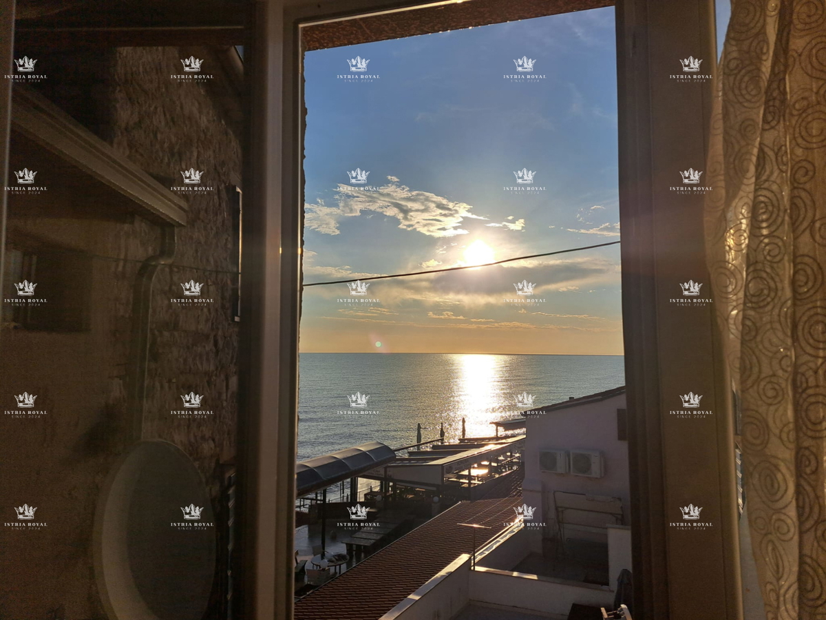 Istria, Umago, centro, vendita di un ristorante con casa, prima fila sul mare - POSSIBILITÀ DI AFFITTO DEL RISTORANTE!
