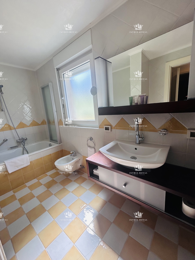 Istra, Savudrija, Crveni Vrh, vendita di appartamenti con vista mare in un complesso elitario, residenza a 100 m dal mare.