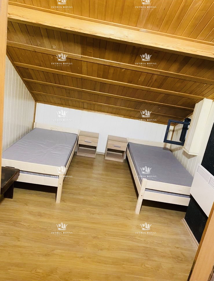 Istria, Buzet, appartamento 135m2, 5 camere + soggiorno doppio, parcheggio