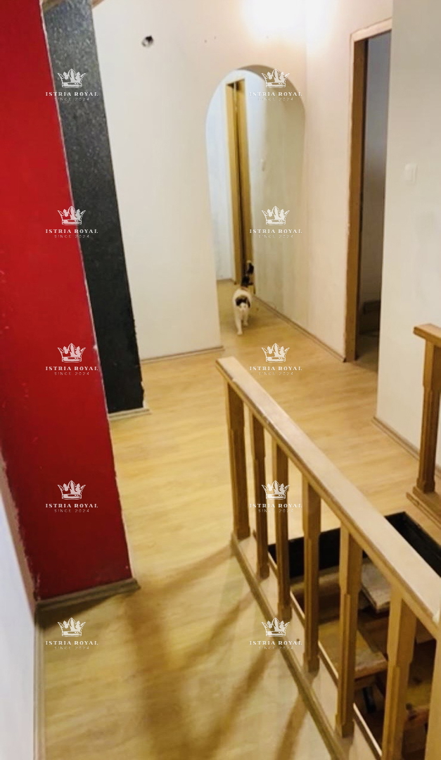 Istria, Buzet, appartamento 135m2, 5 camere + soggiorno doppio, parcheggio