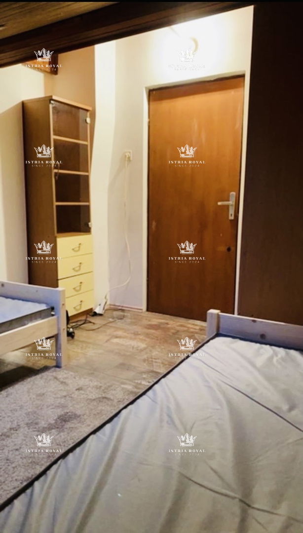 Istria, Buzet, appartamento 135m2, 5 camere + soggiorno doppio, parcheggio