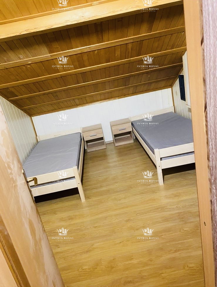 Istria, Buzet, appartamento 135m2, 5 camere + soggiorno doppio, parcheggio