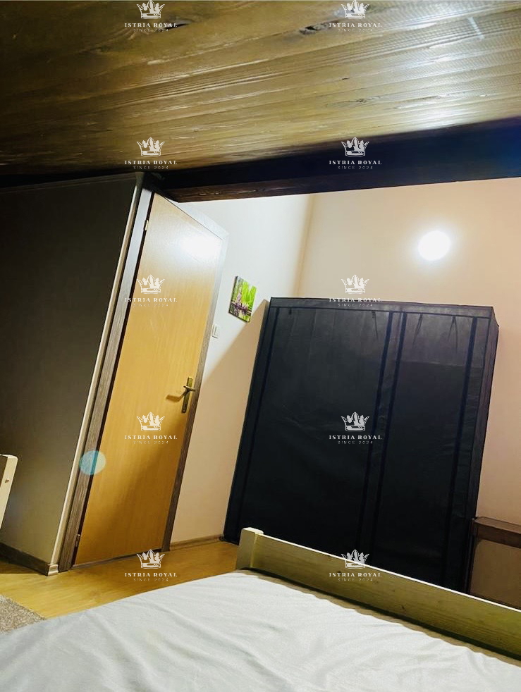 Istria, Buzet, appartamento 135m2, 5 camere + soggiorno doppio, parcheggio