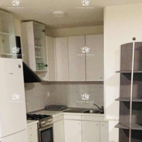 Istria, Buzet, appartamento 135m2, 5 camere + soggiorno doppio, parcheggio