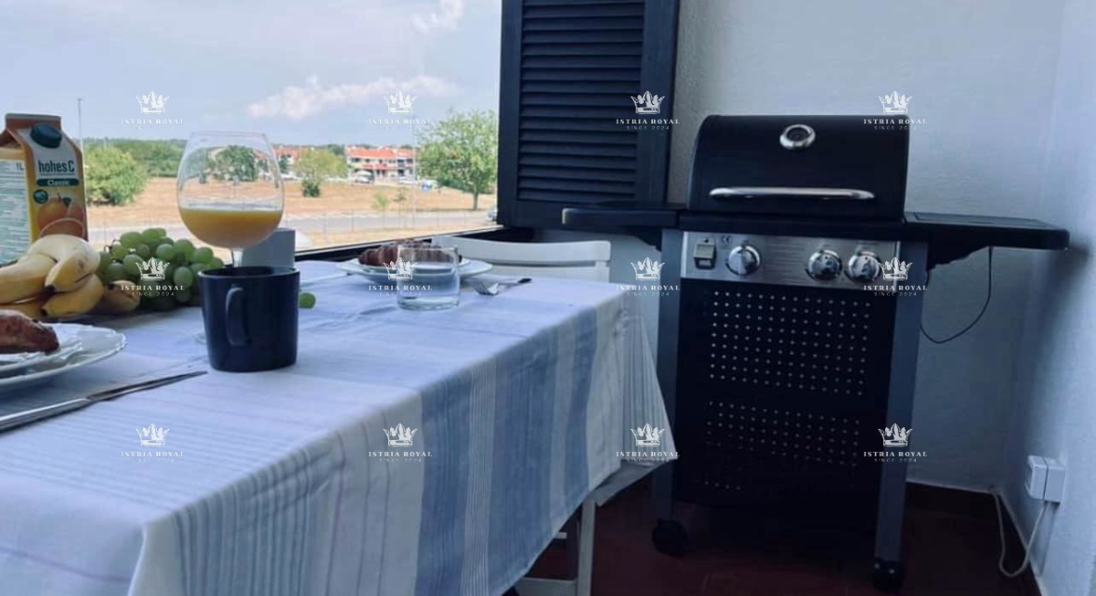 Istria, Umag, appartamento 80m2, 2 camere da letto + soggiorno, due terrazze.