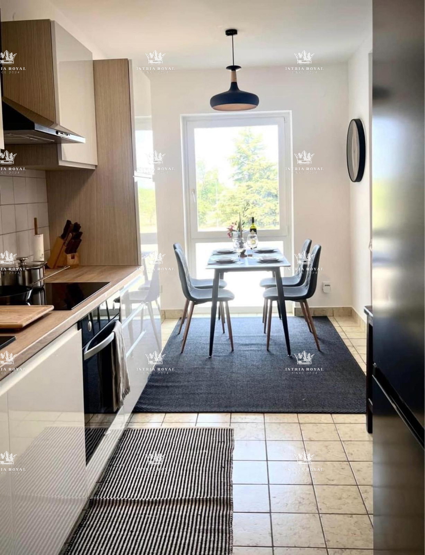 Istria, Umag, appartamento 80m2, 2 camere da letto + soggiorno, due terrazze.