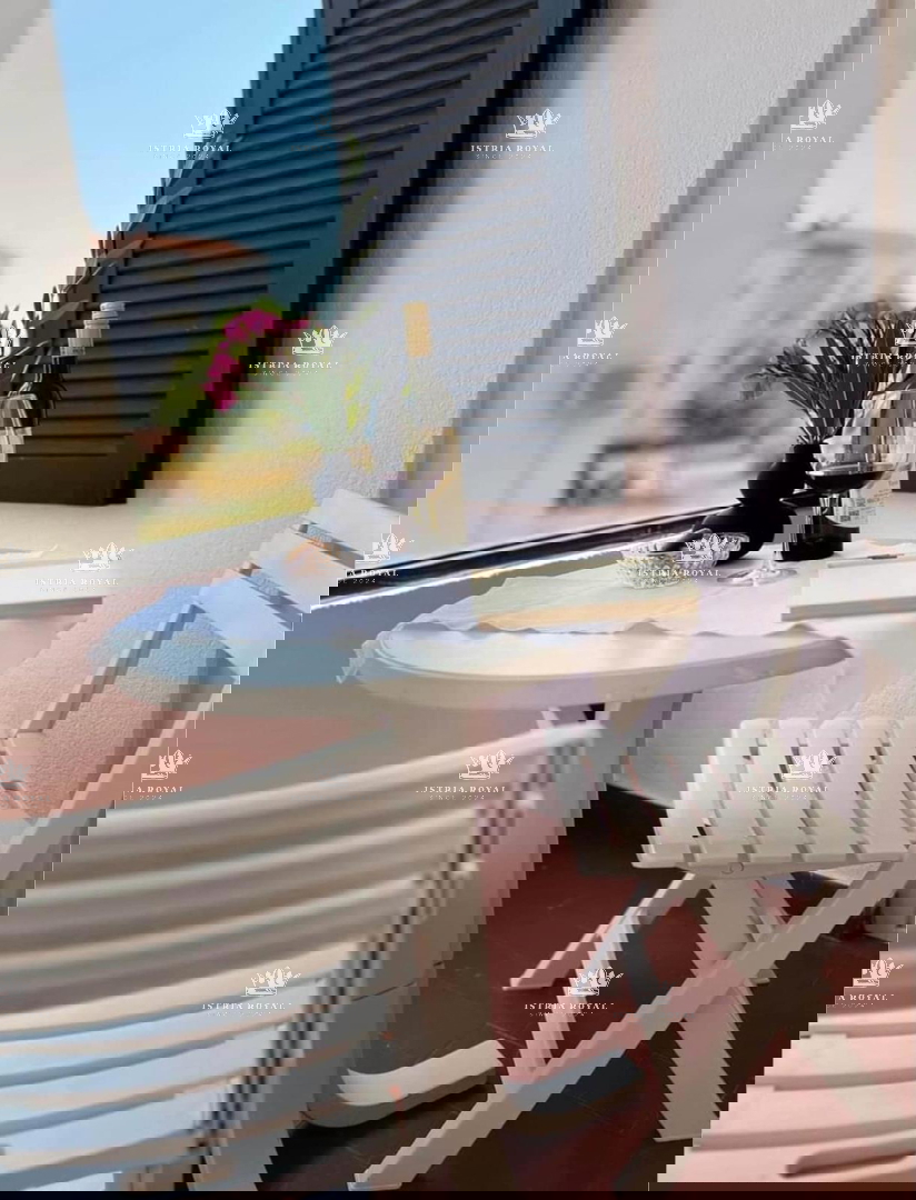 Istria, Umag, appartamento 80m2, 2 camere da letto + soggiorno, due terrazze.