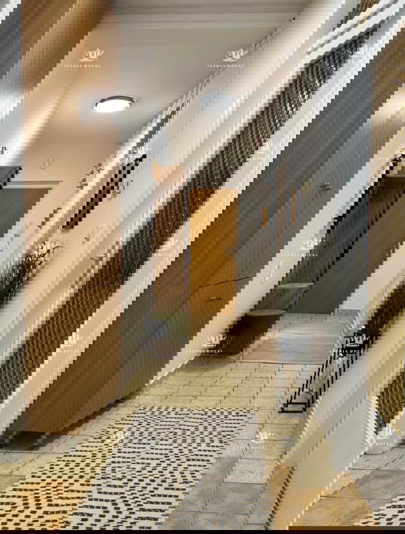 Istria, Umag, appartamento 80m2, 2 camere da letto + soggiorno, due terrazze.