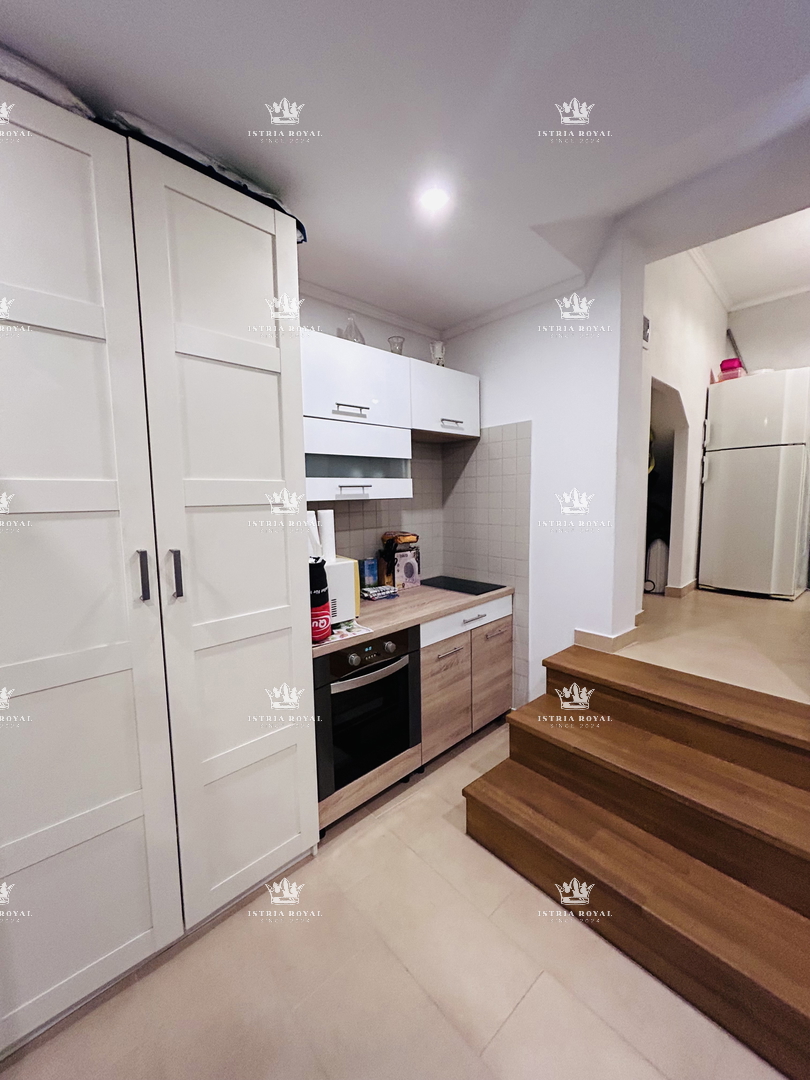 Appartamento ristrutturato nel centro di Buje – 30 m² + 20 m² di deposito, Istria!