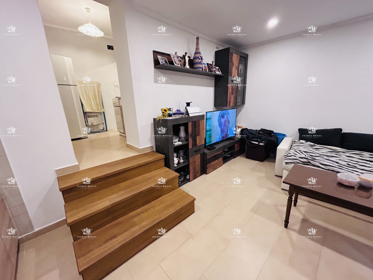 Appartamento ristrutturato nel centro di Buje – 30 m² + 20 m² di deposito, Istria!