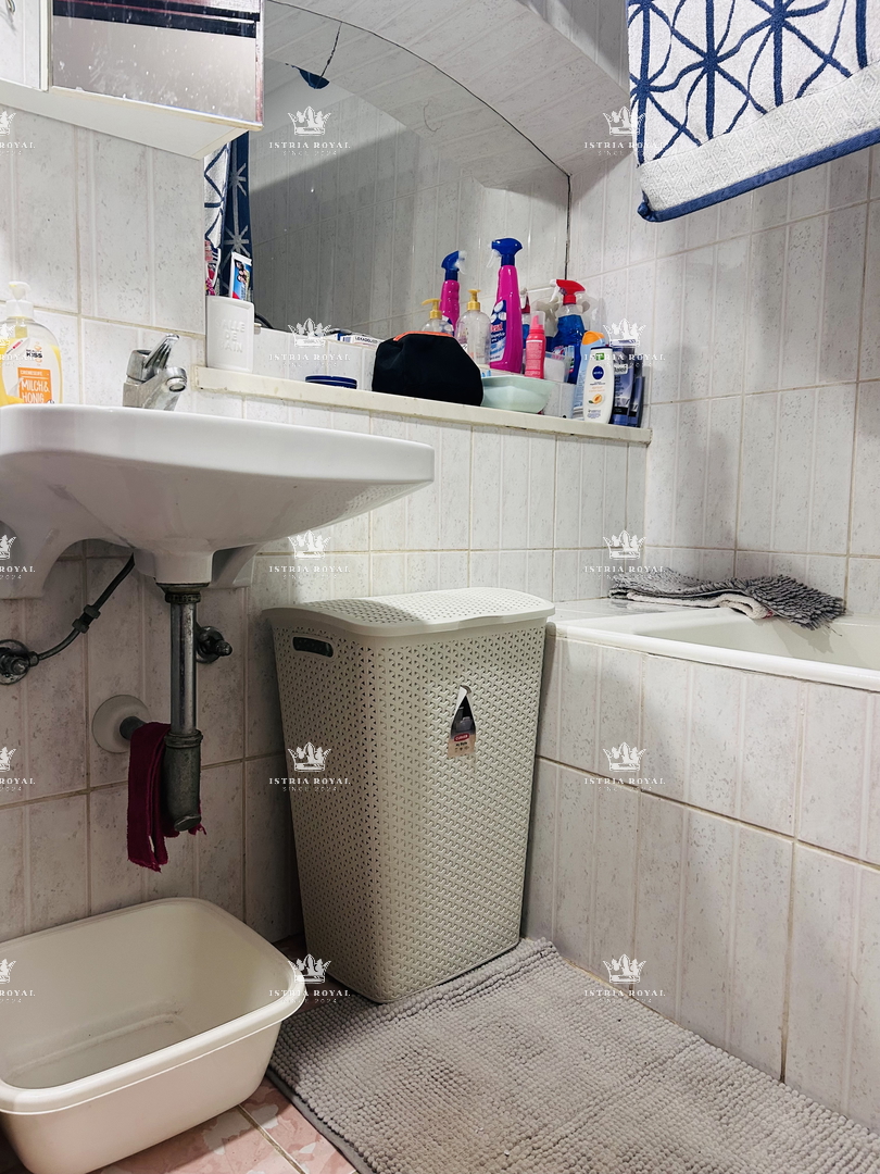 Appartamento ristrutturato nel centro di Buje – 30 m² + 20 m² di deposito, Istria!