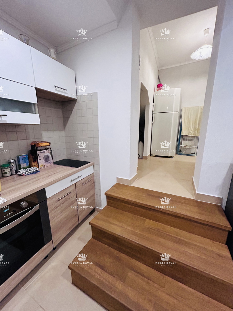 Appartamento ristrutturato nel centro di Buje – 30 m² + 20 m² di deposito, Istria!