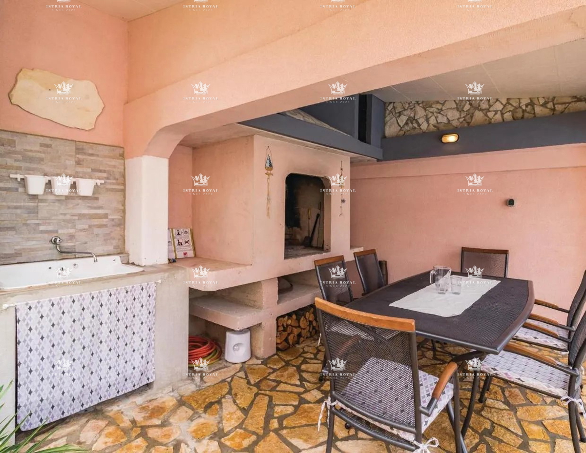 Casa con piscina in vendita – Pola, Škatari