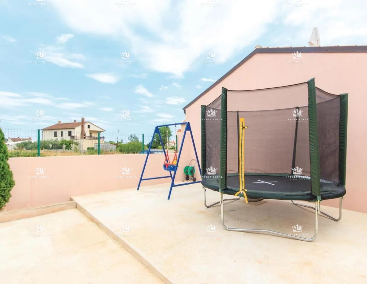 Casa con piscina in vendita – Pola, Škatari
