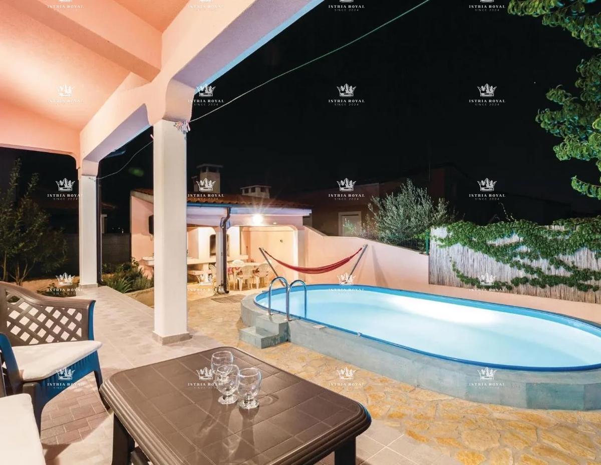 Casa con piscina in vendita – Pola, Škatari