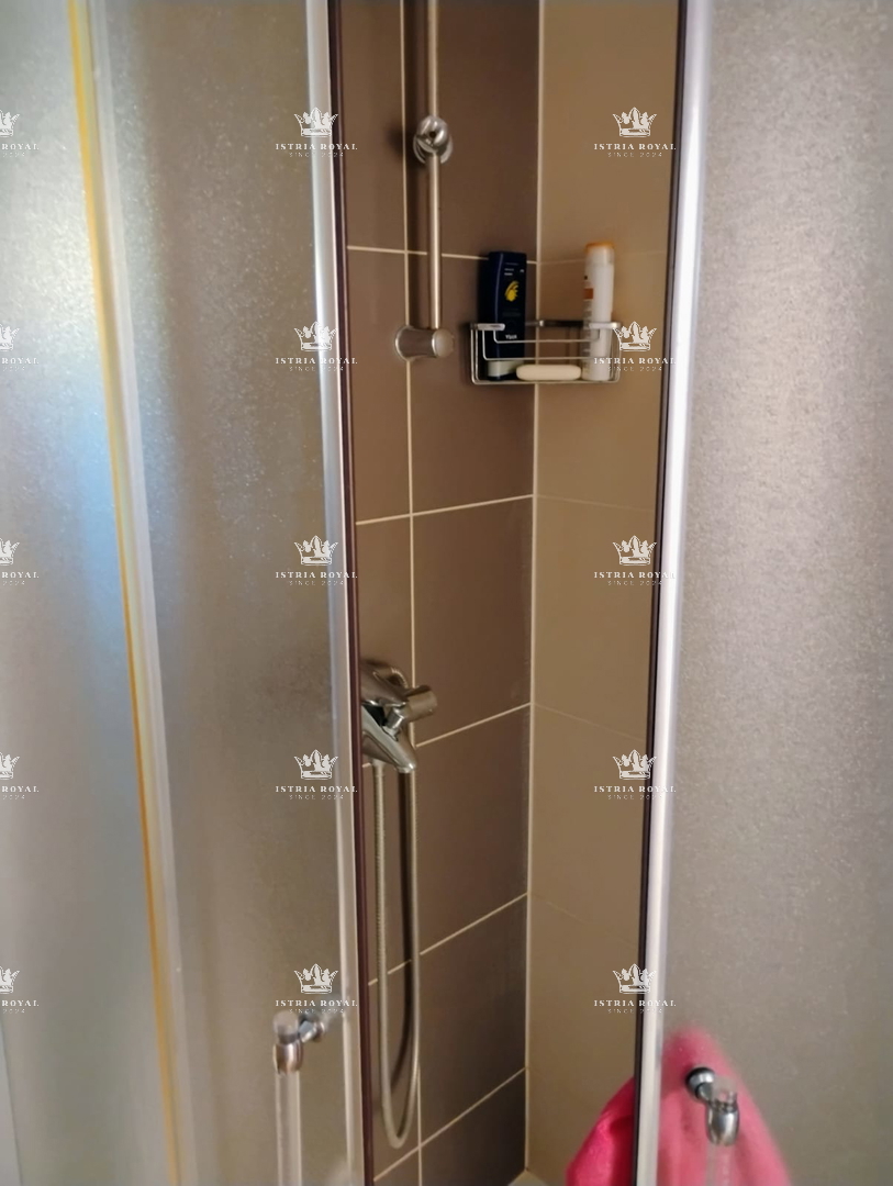  VENDESI CASA CON DUE UNITÀ ABITATIVE + CORTILE – TOTALE 136,78 m²! ISTRIA, LIŽNJAN, PULA