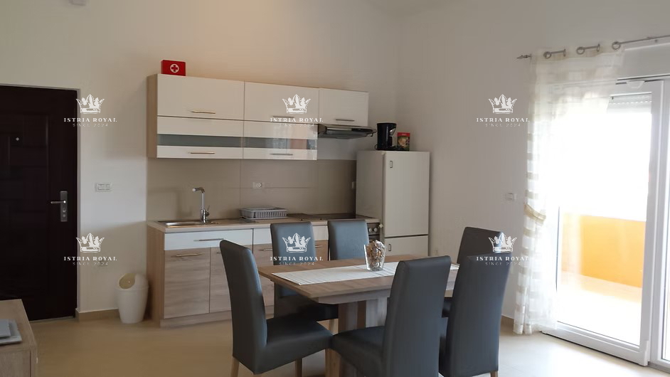 VENDESI CASA CON DUE UNITÀ ABITATIVE + CORTILE – TOTALE 136,78 m²! ISTRIA, LIŽNJAN, PULA