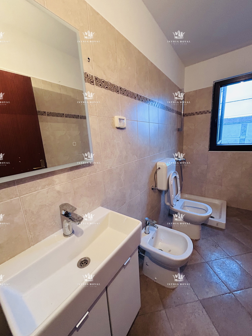 Istria, Bašanija, appartamento 2 camere da letto + soggiorno con angolo cottura, 93 m2, tre terrazze, parte del residence