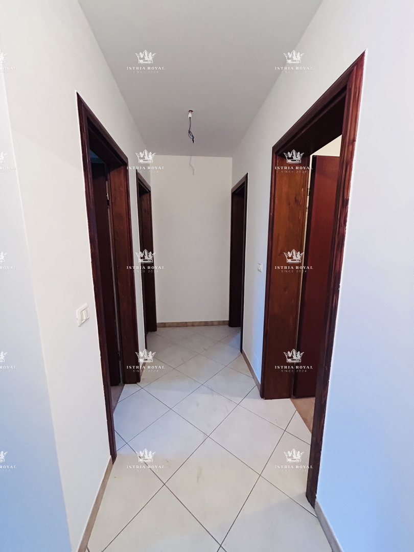 Istria, Bašanija, appartamento 2 camere da letto + soggiorno con angolo cottura, 93 m2, tre terrazze, parte del residence