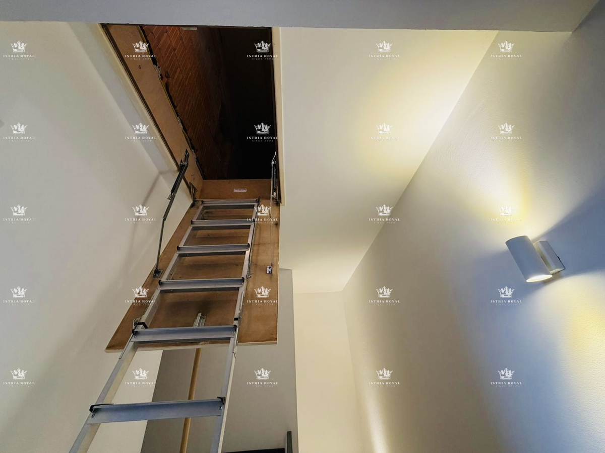 Istra, Pula, appartamento moderno 105m2, parcheggio, 2 camere da letto + soggiorno, terrazza, mansarda aggiuntiva