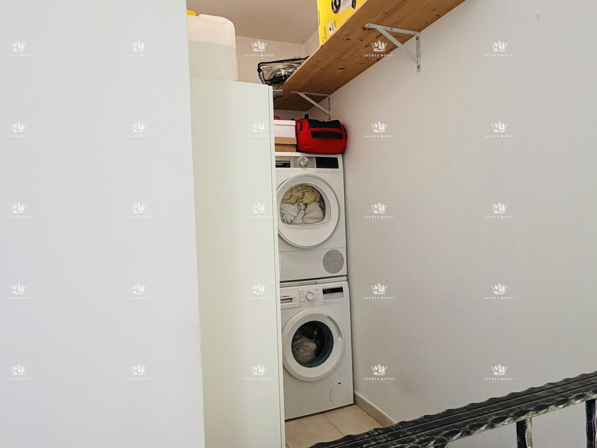 Istra, Pula, appartamento moderno 105m2, parcheggio, 2 camere da letto + soggiorno, terrazza, mansarda aggiuntiva