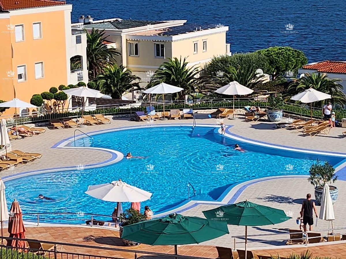 Istra, Crveni Vrh, Appartamento 39m2, 1 camera da letto + soggiorno con angolo cottura, vicino al mare, zona residenziale, vista aperta sul mare,