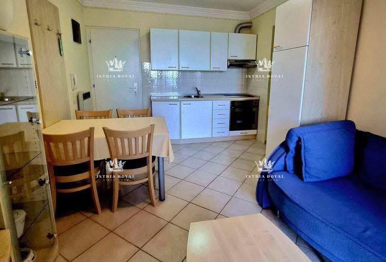 Istra, Crveni Vrh, Appartamento 39m2, 1 camera da letto + soggiorno con angolo cottura, vicino al mare, zona residenziale, vista aperta sul mare,