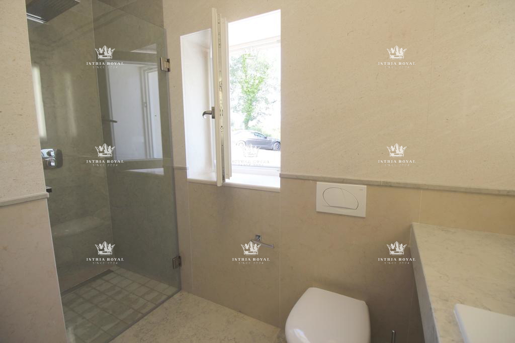 Istra, Mrgani, vendita di una casa con piscina circondata dalla natura.