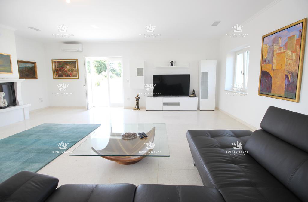 Istra, Mrgani, vendita di una casa con piscina circondata dalla natura.