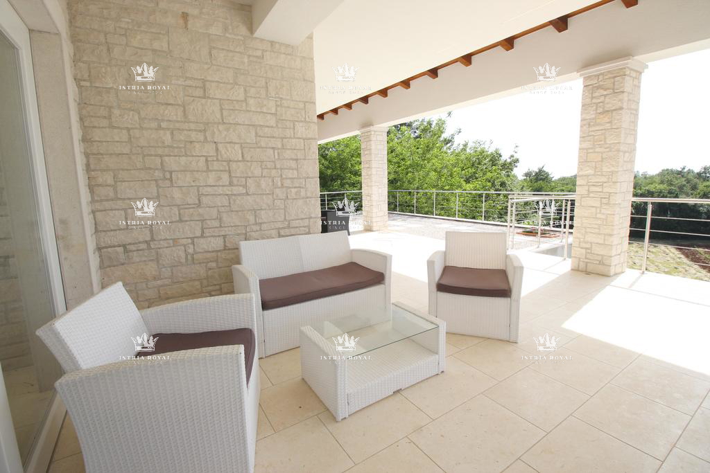 Istra, Mrgani, vendita di una casa con piscina circondata dalla natura.