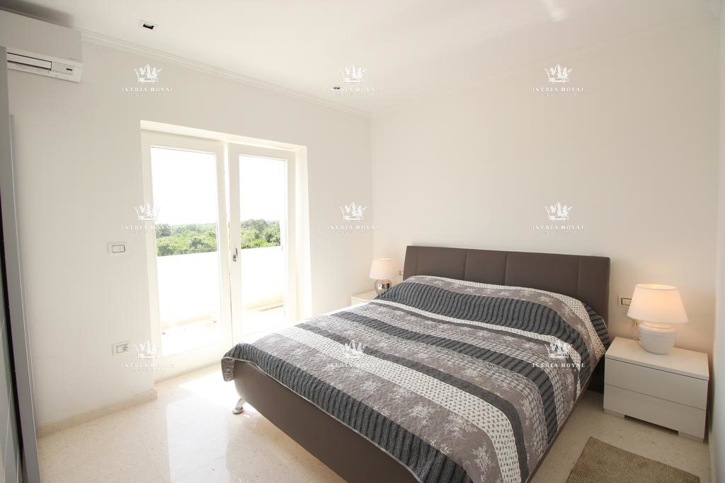 Istra, Mrgani, vendita di una casa con piscina circondata dalla natura.