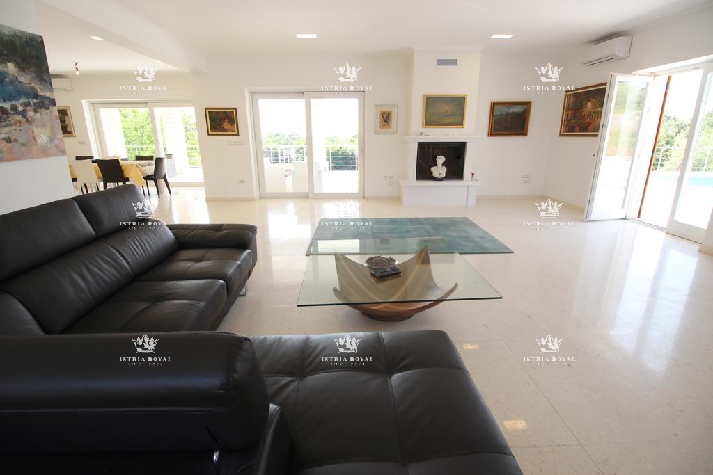 Istra, Mrgani, vendita di una casa con piscina circondata dalla natura.