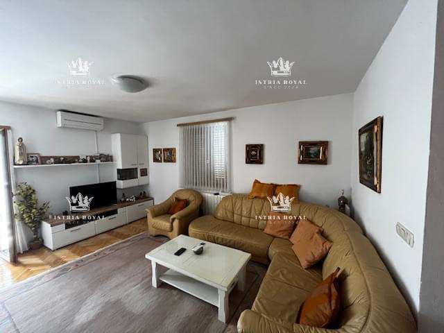 Istra, Medulin, centro, vendita di una casa con quattro appartamenti, investimento turistico, vicinanza al mare.