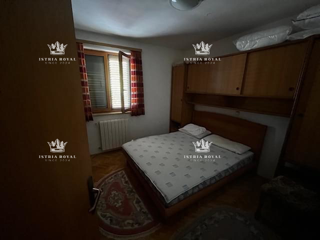 Istra, Medulin, centro, vendita di una casa con quattro appartamenti, investimento turistico, vicinanza al mare.