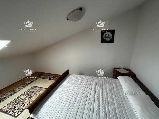 Istra, Medulin, centro, vendita di una casa con quattro appartamenti, investimento turistico, vicinanza al mare.