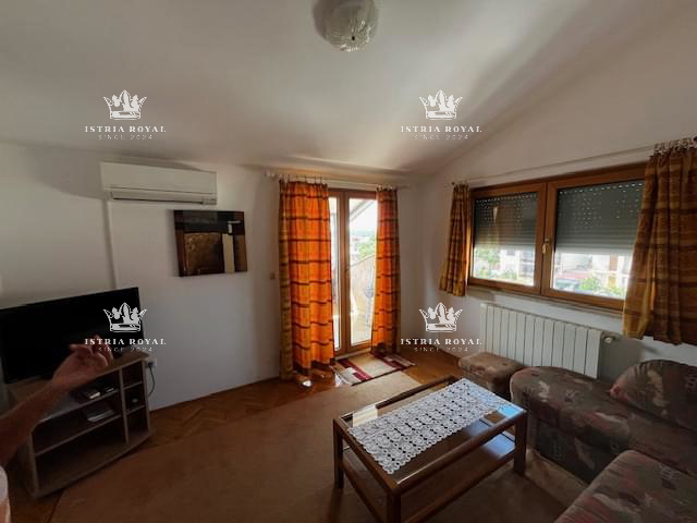 Istra, Medulin, centro, vendita di una casa con quattro appartamenti, investimento turistico, vicinanza al mare.