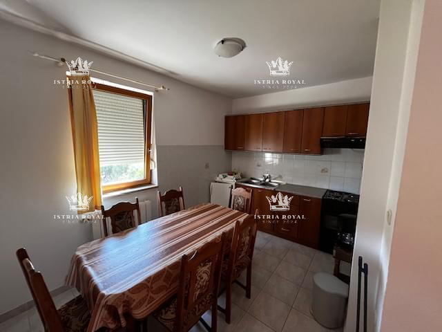 Istra, Medulin, centro, vendita di una casa con quattro appartamenti, investimento turistico, vicinanza al mare.