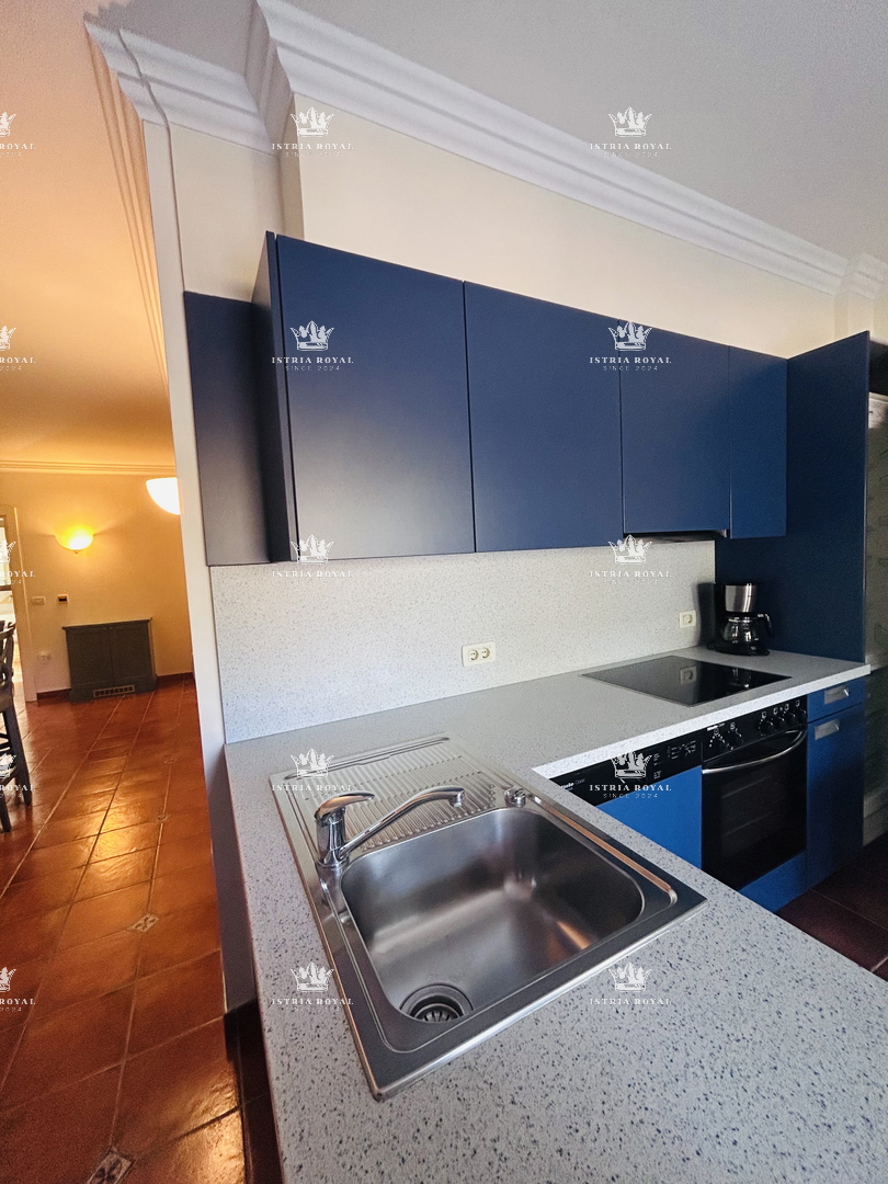 LUSSUOSO APPARTAMENTO VICINO AL MARE – CRVENI VRH, SAVUDRIJA (116 m², 2CAMERE + SOGGIORNO, TERRAZZA, VISTA MARE)
