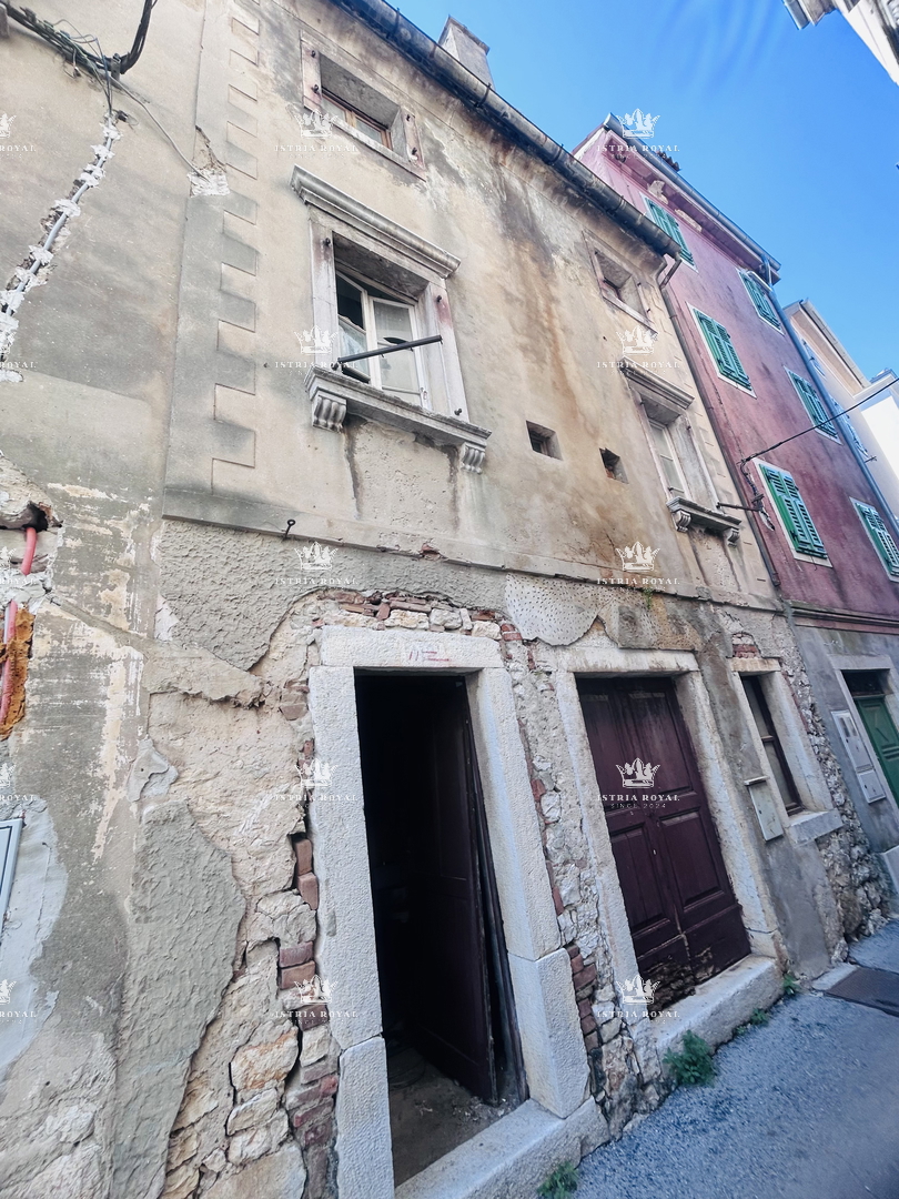 VENDITA ESCLUSIVA – CASA A SCHIERA, VRSAR – CENTRO, 120 m², INVESTIMENTO PER IL TURISMO