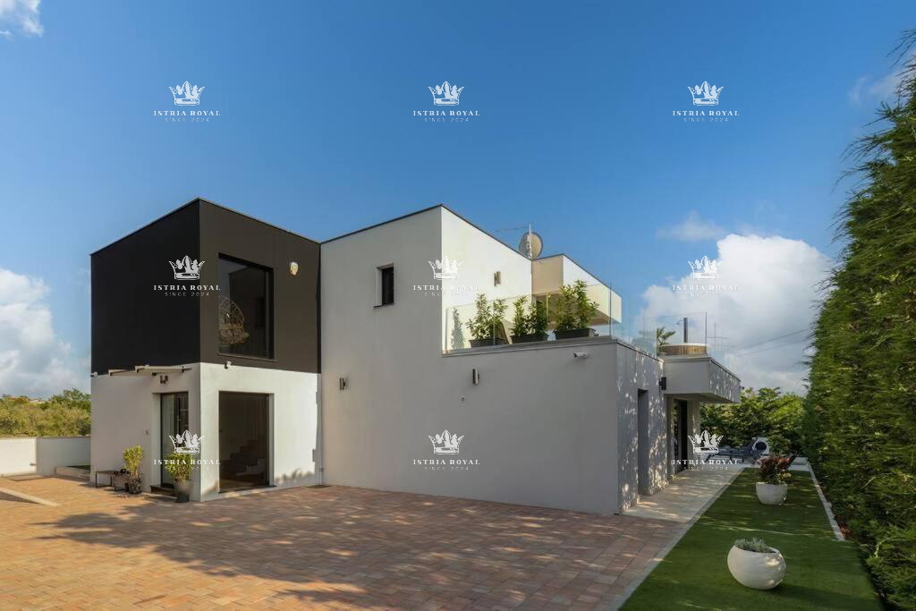 ISTRA, UMAG, OKOLICA, SMART HOME VILLA CON PISCINA RISCALDATA.