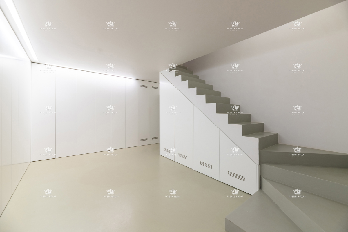 ISTRIA – ZAMBRATIJA – Lussuosa villa di 450 m² con piscina, vista mare e oliveti, smart home.