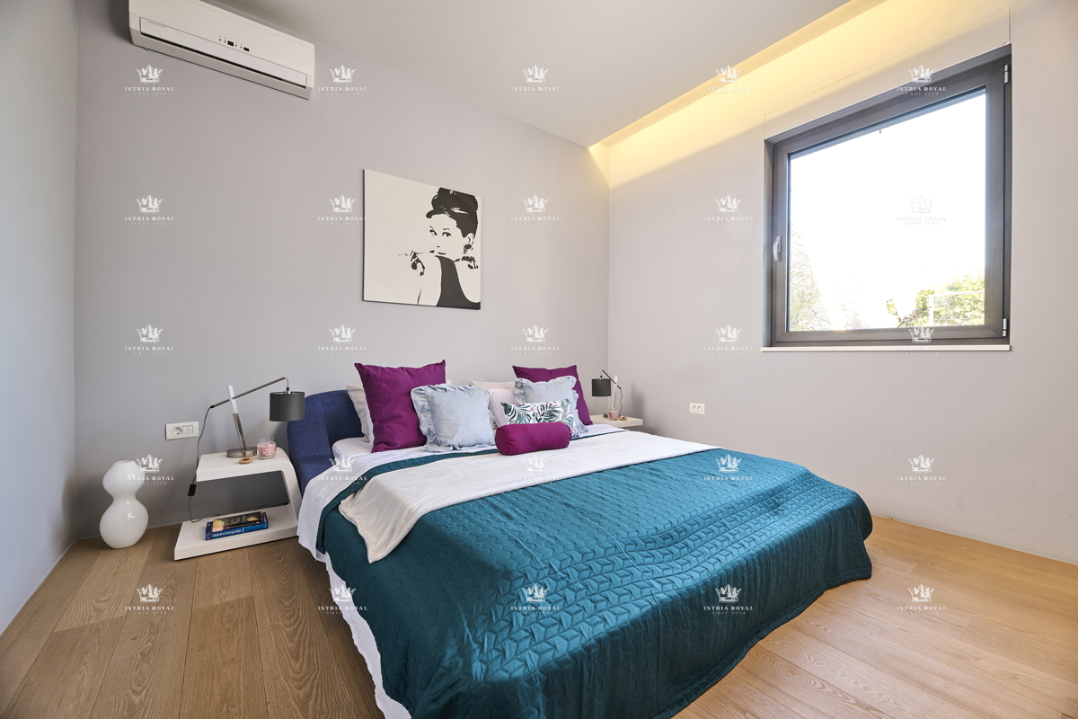 ISTRIA – ZAMBRATIJA – Lussuosa villa di 450 m² con piscina, vista mare e oliveti, smart home.