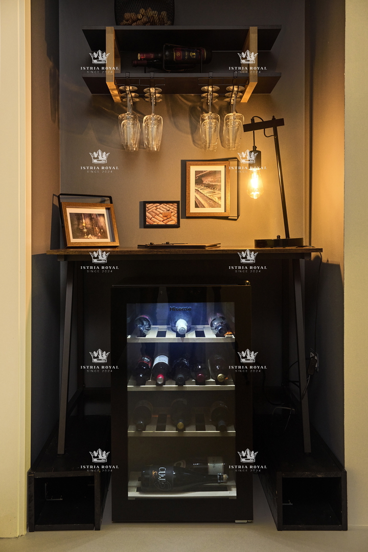 ISTRIA – ZAMBRATIJA – Lussuosa villa di 450 m² con piscina, vista mare e oliveti, smart home.